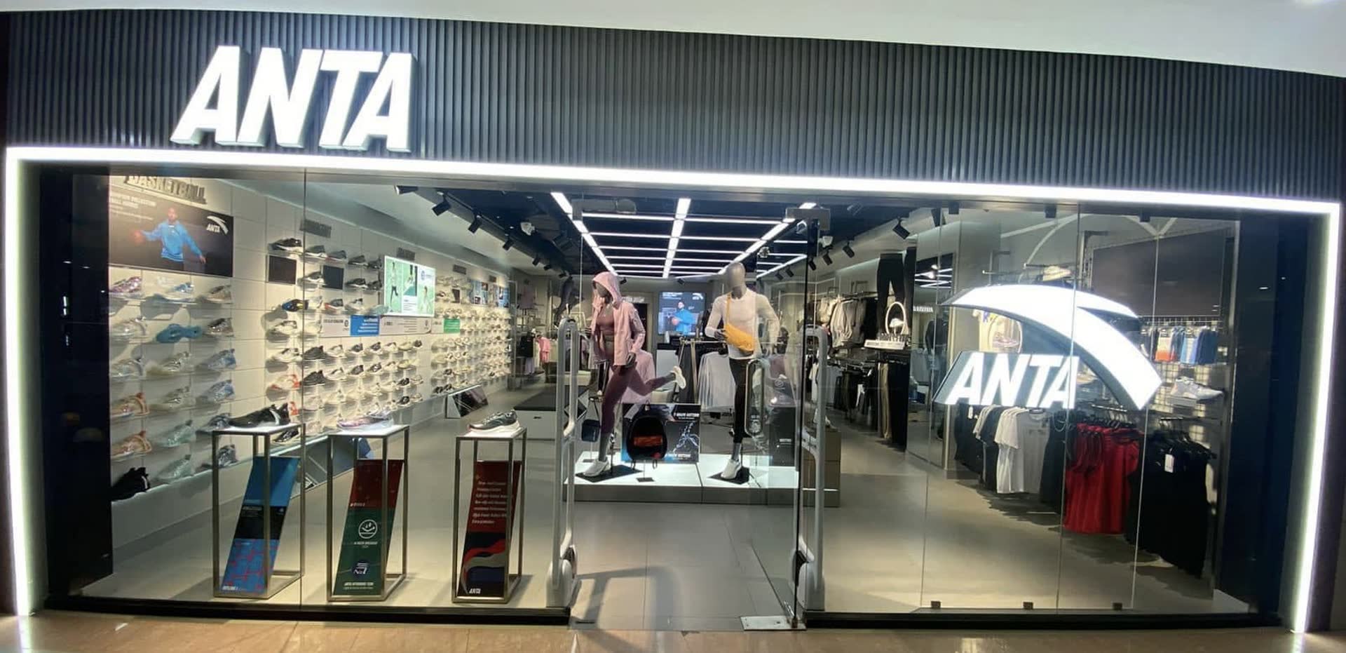 Premium Footwear Display